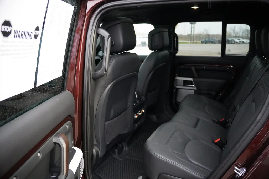 Used 2023  Land Rover SE image 17