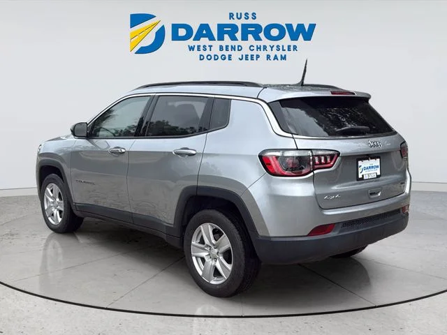 Used 2022 Silver Jeep Latitude image 3