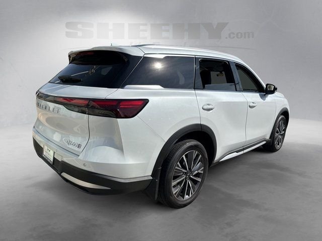 Used 2026 White INFINITI LUXE image 13