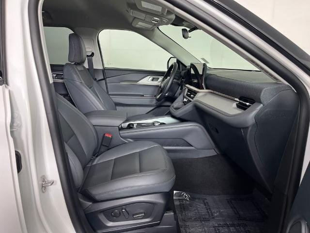 New 2026 Star White Metallic Tri-Coat Ford Active image 14