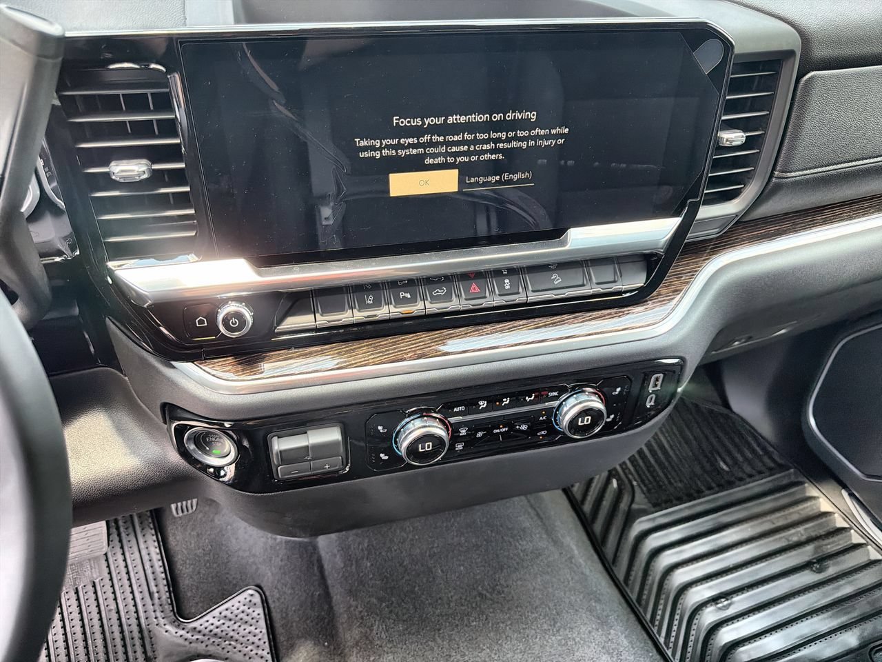 New 2026 Summit White GMC SLE image 13