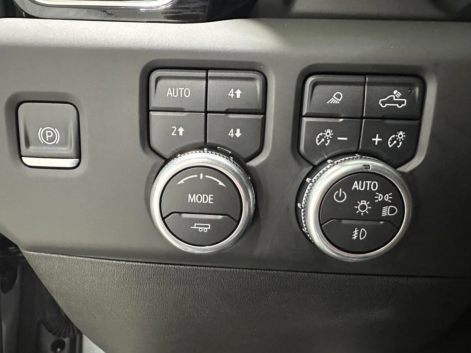 Used 2025 Sterling Metallic GMC Denali Ultimate image 17