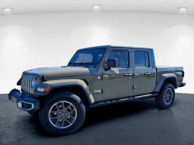 Used 2020 Green Jeep Overland image 2