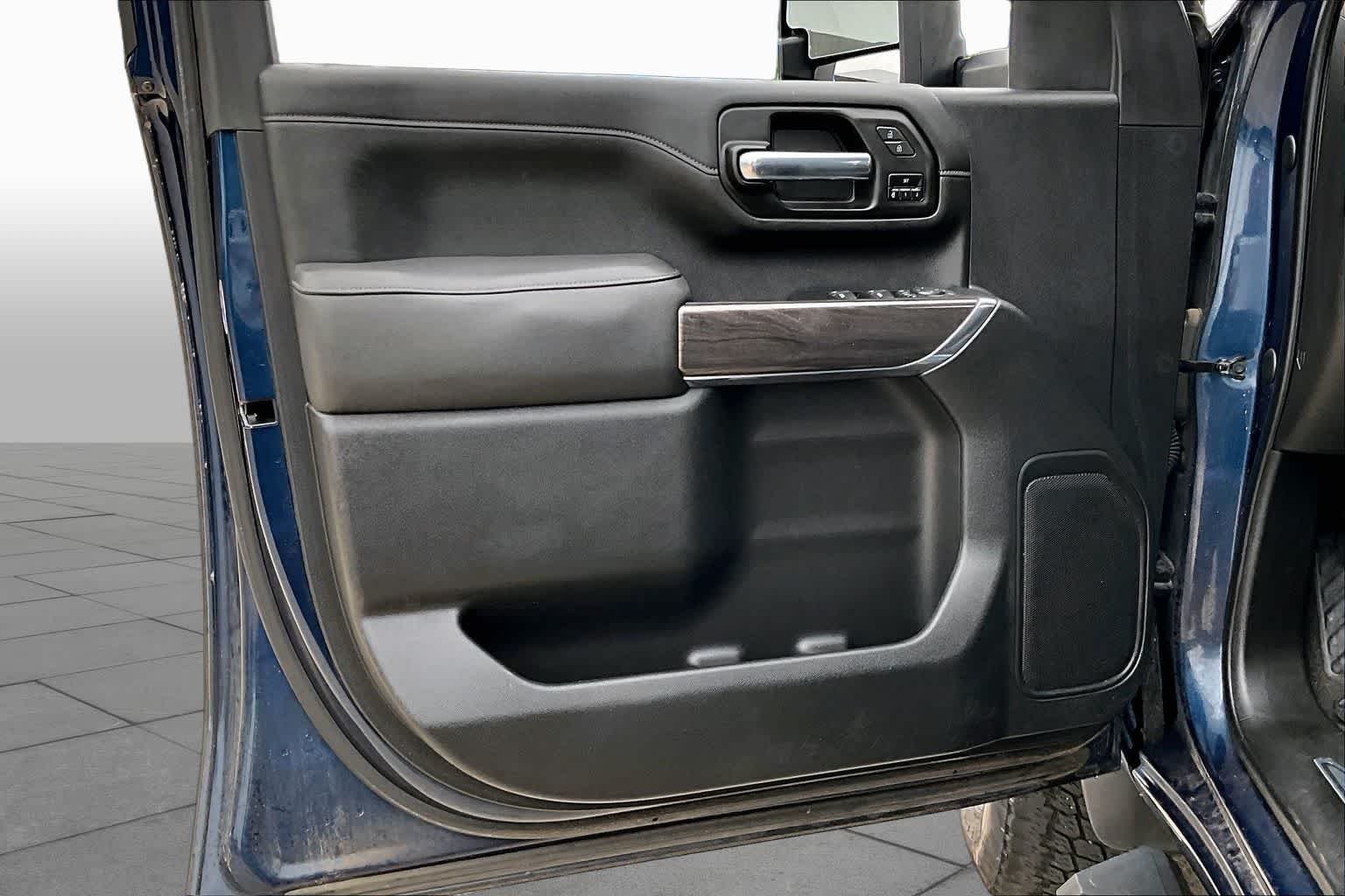 Used 2021 Northsky Blue Metallic Chevrolet LTZ image 22