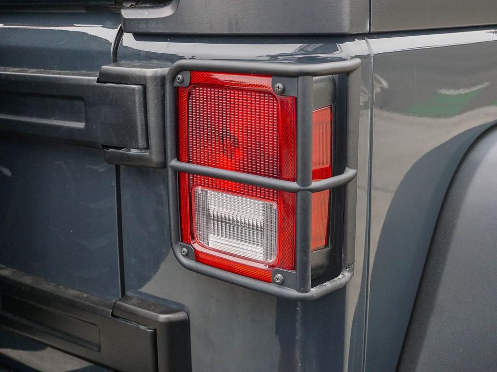Used 2018 Black Jeep Unlimited Rubicon image 8