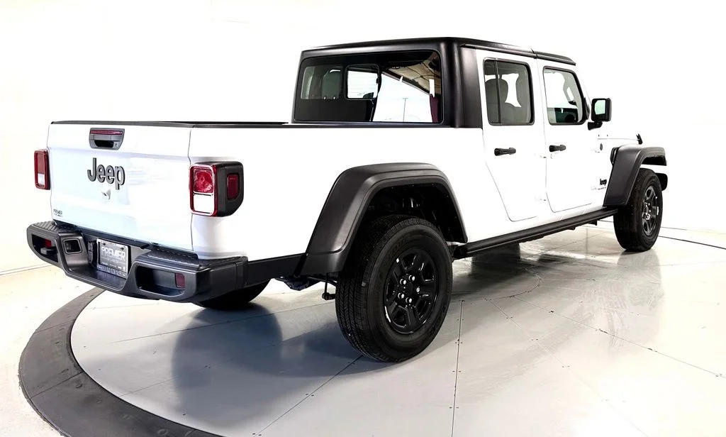 Used 2025 White Jeep Sport image 4