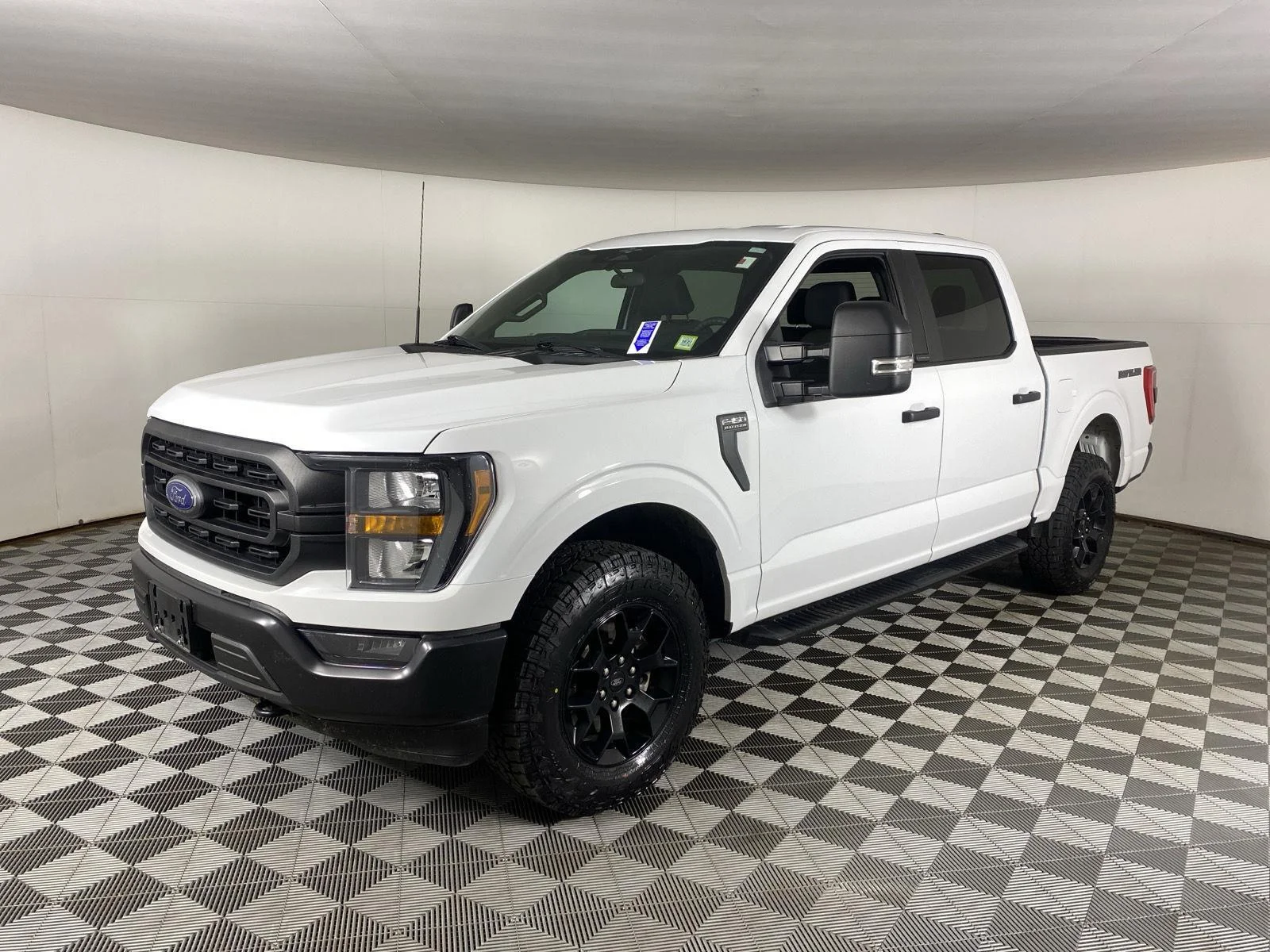 Used 2023 Oxford White Ford XL image 11
