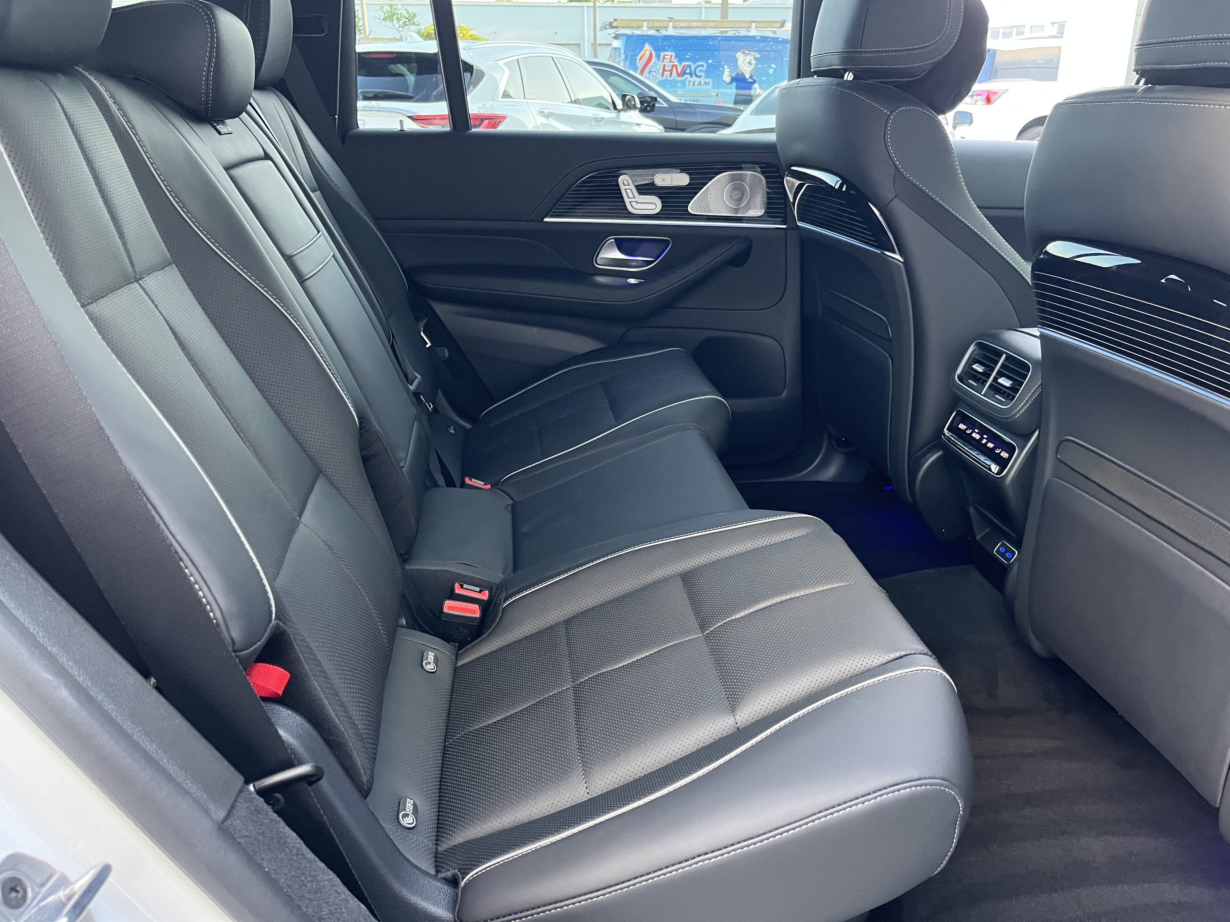 New 2026 MANUFAKTUR Moonlight White Metallic Mercedes-Benz GLS 580 image 21