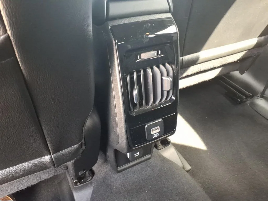 Used 2024 White/off-white Jeep Limited image 11