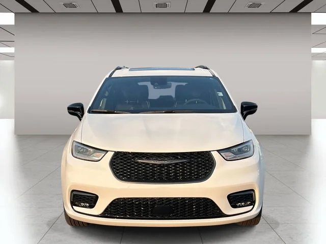 New 2026 Bright White Clear-Coat Exterior Paint Chrysler Limited image 9