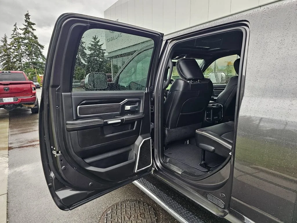 Used 2019  Ram Laramie image 15