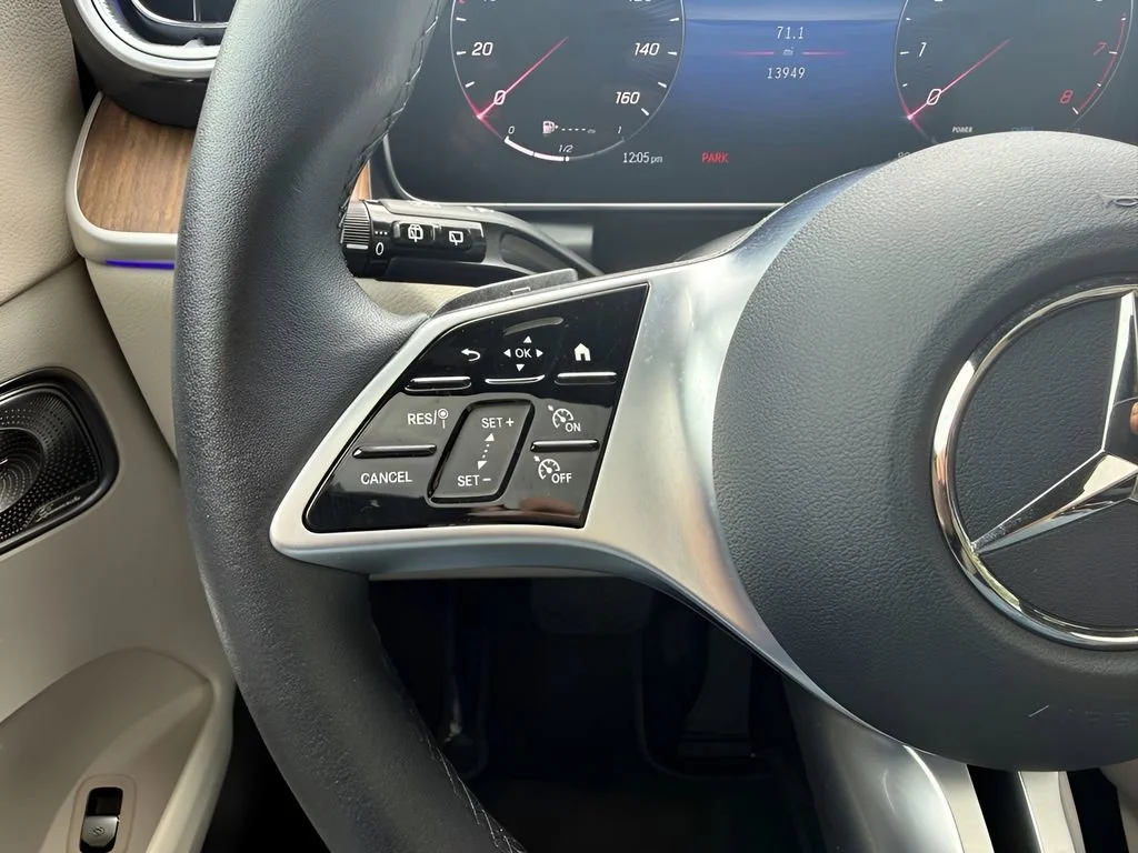 Used 2023 White Mercedes-Benz GLC 300 image 18