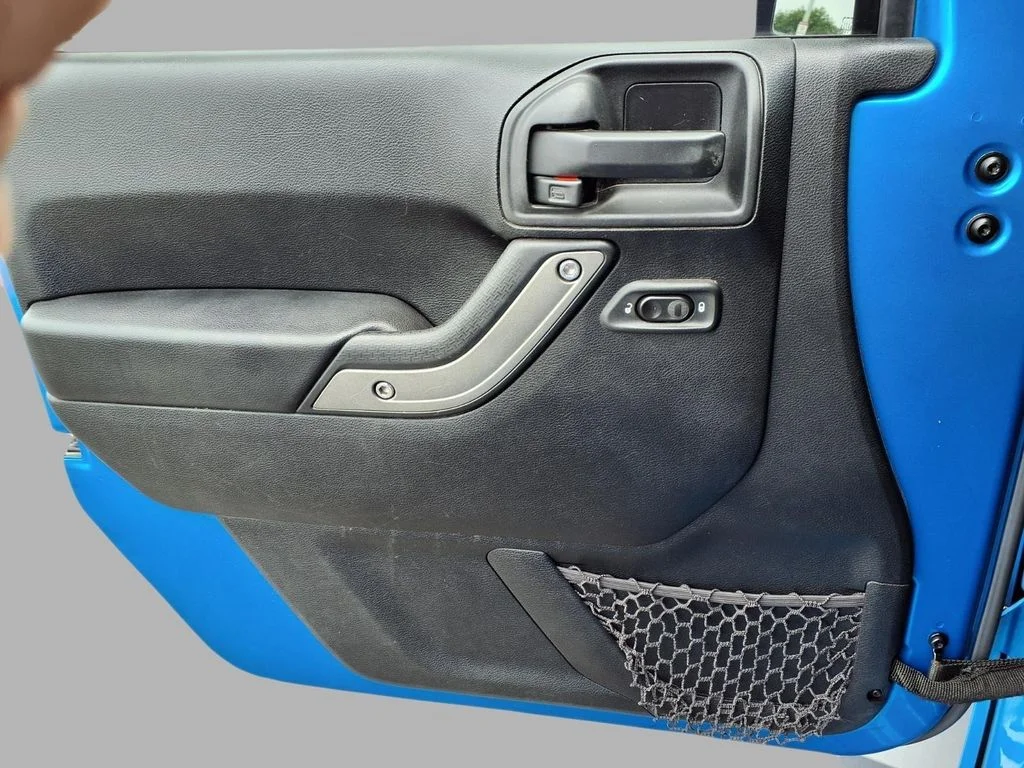 Used 2016 Blue Jeep Unlimited Sport image 18