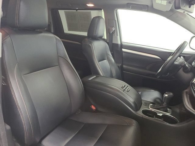 Certified Used 2018 Blizzard Pearl Toyota XLE image 14
