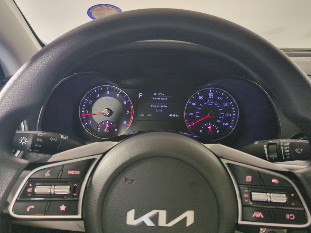 2023 Kia Forte LXS - Photo 31