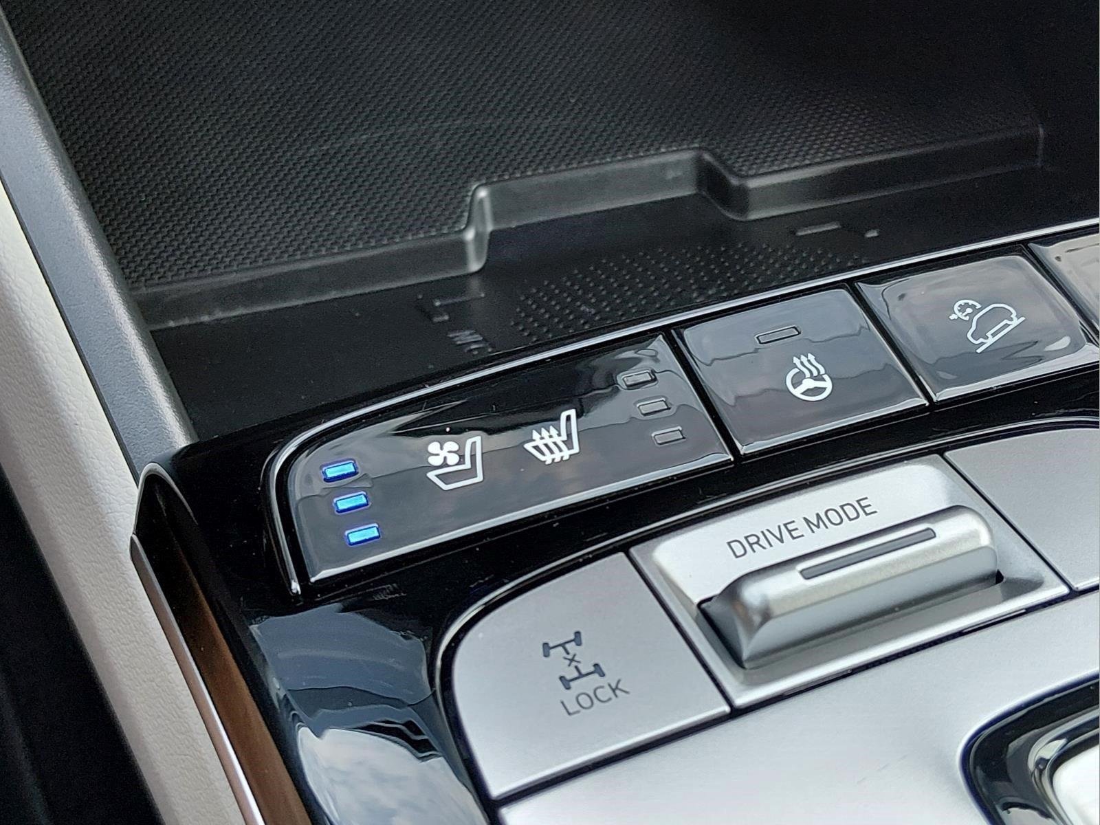 Used 2024 Black Pearl Hyundai Limited image 28