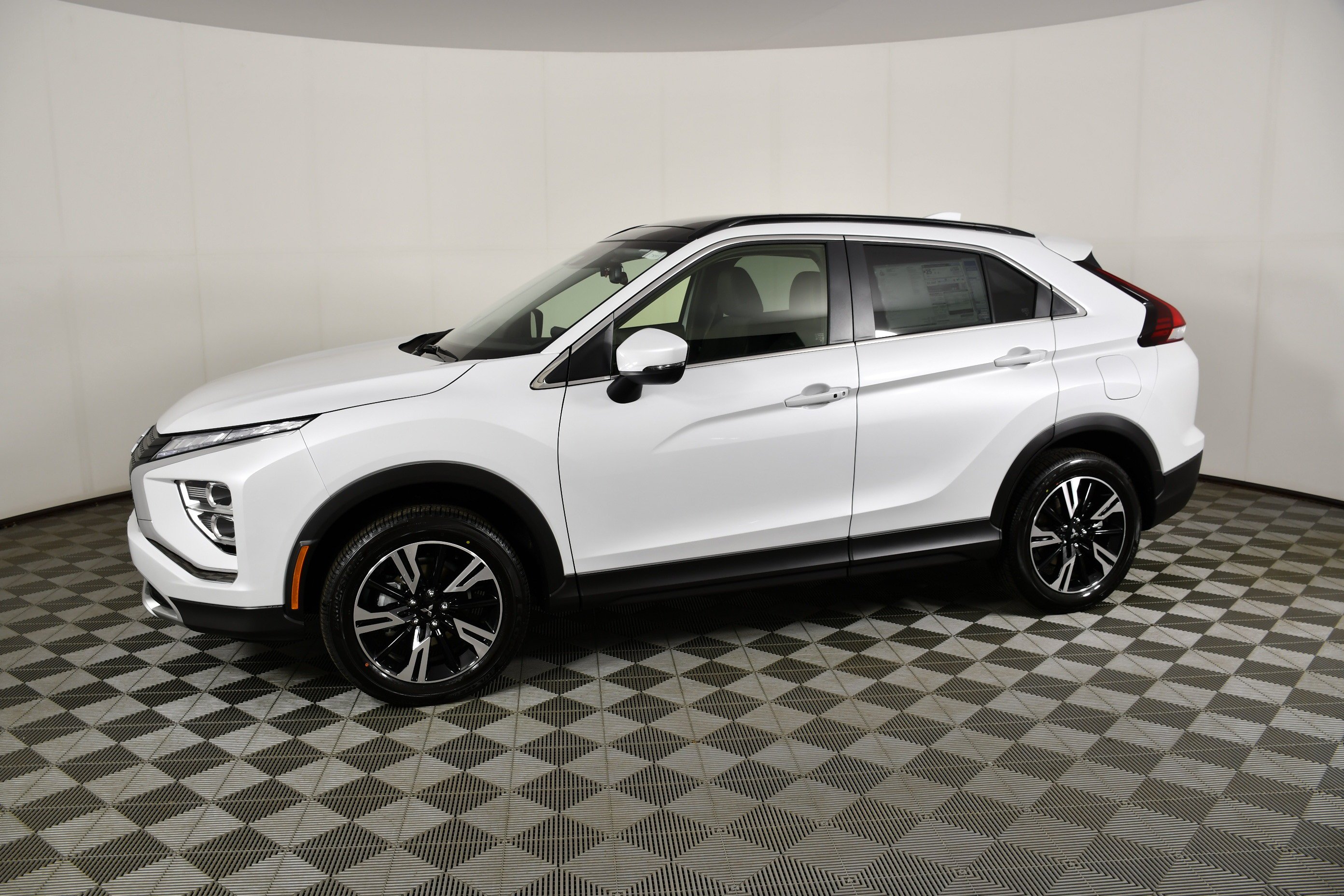 New 2026 White Diamond Mitsubishi SE 1.5T S-AWC image 9