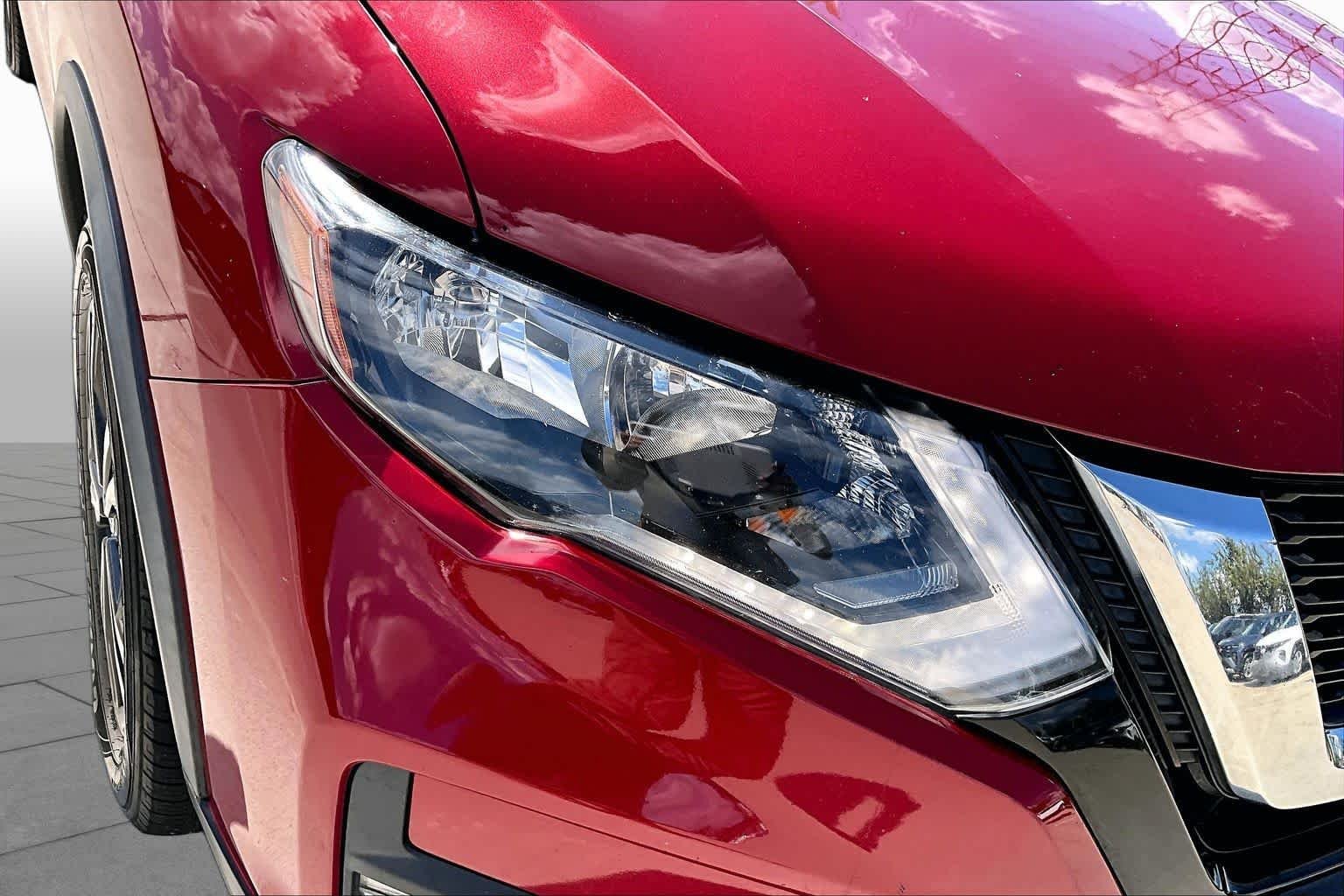 Used 2017 Palatial Ruby Nissan SL image 28