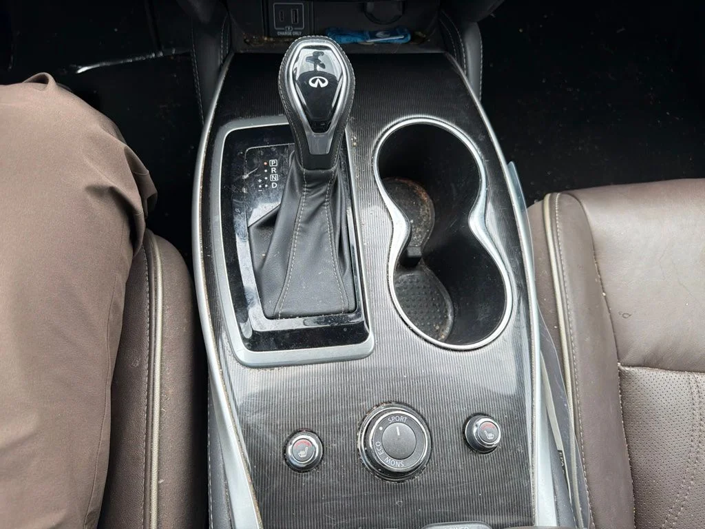 Used 2020 White INFINITI LUXE image 15