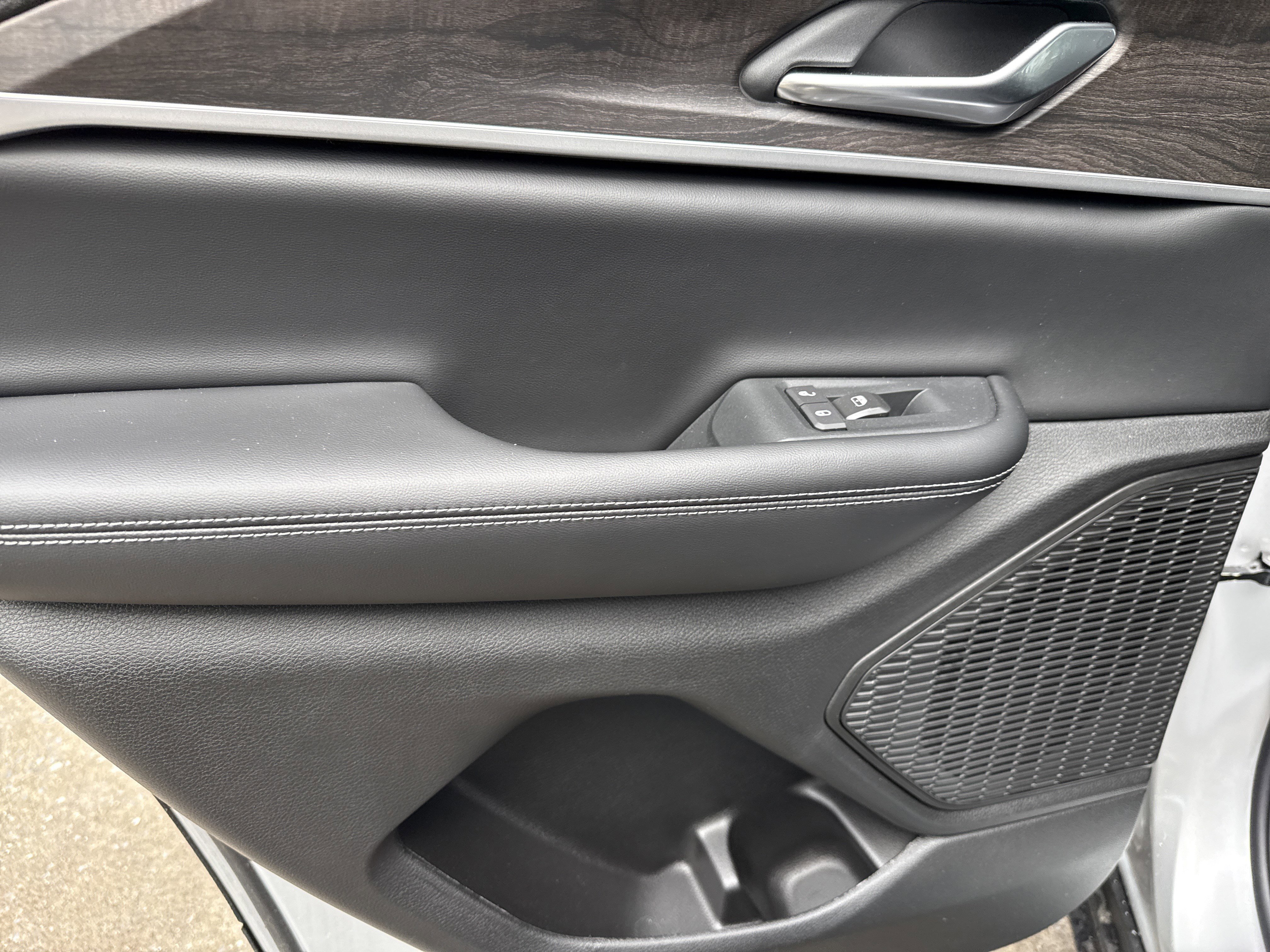 New 2026 Silver Zynith Jeep Laredo Altitude image 21