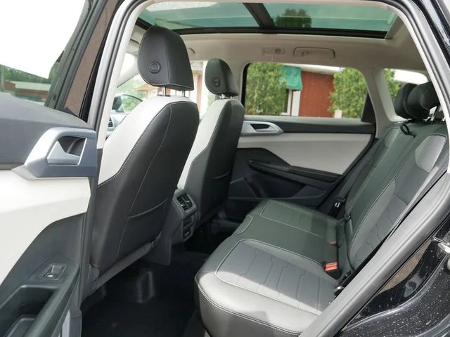 New 2026 Black Volkswagen 1.5T SE image 8