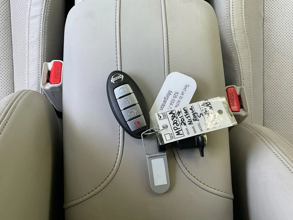 Used 2017 White Nissan SL image 38
