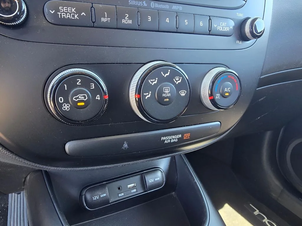 Used 2015 Latte Brown Kia Base image 17