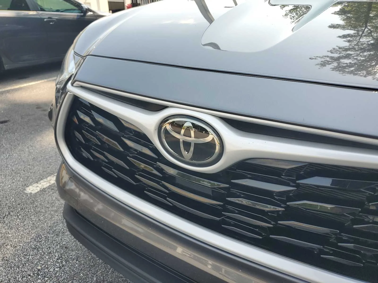 Used 2021 Magnetic Gray Metallic Toyota XLE image 5