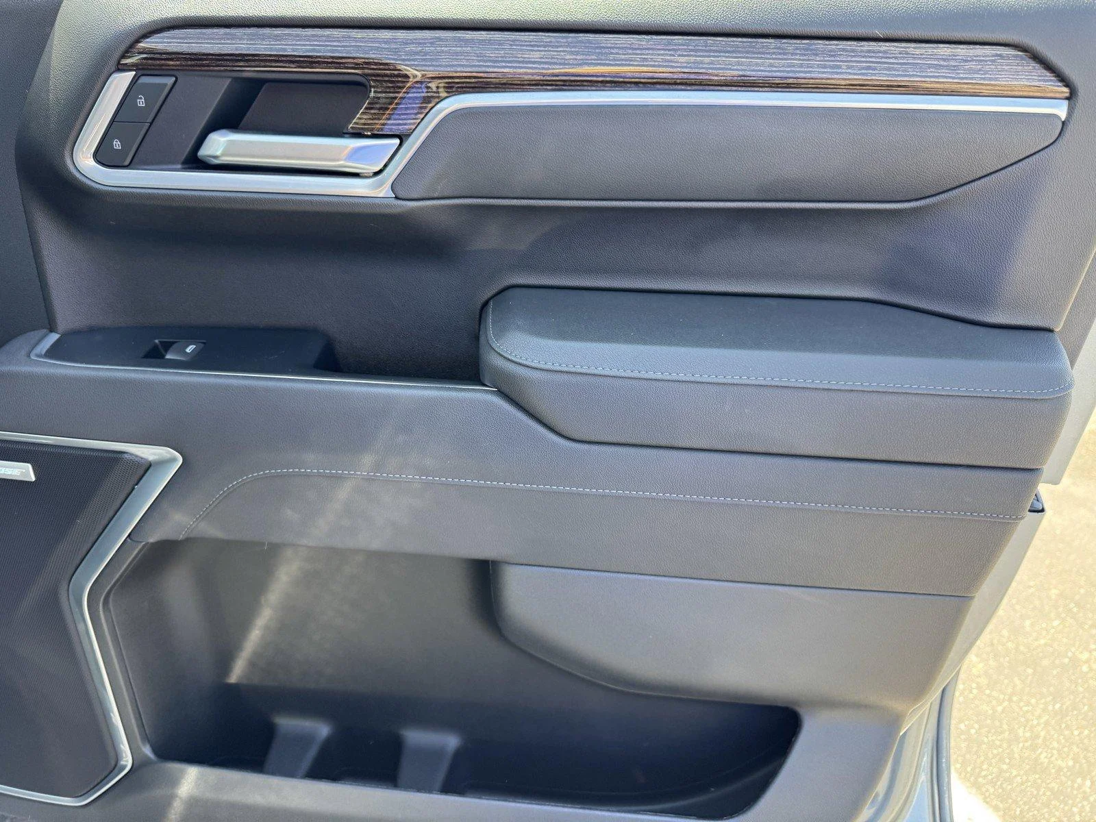 New 2026 Sterling Metallic GMC Elevation image 9