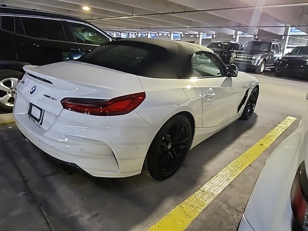Used 2024 Alpine White BMW sDrive30i image 6