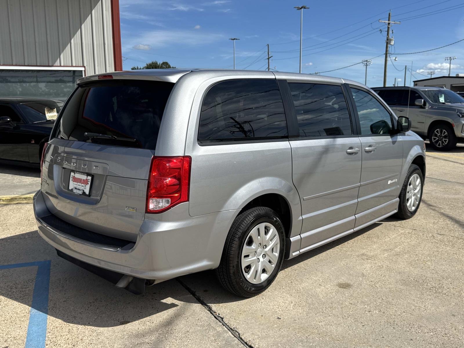 Used 2017 Silver Dodge SE image 7