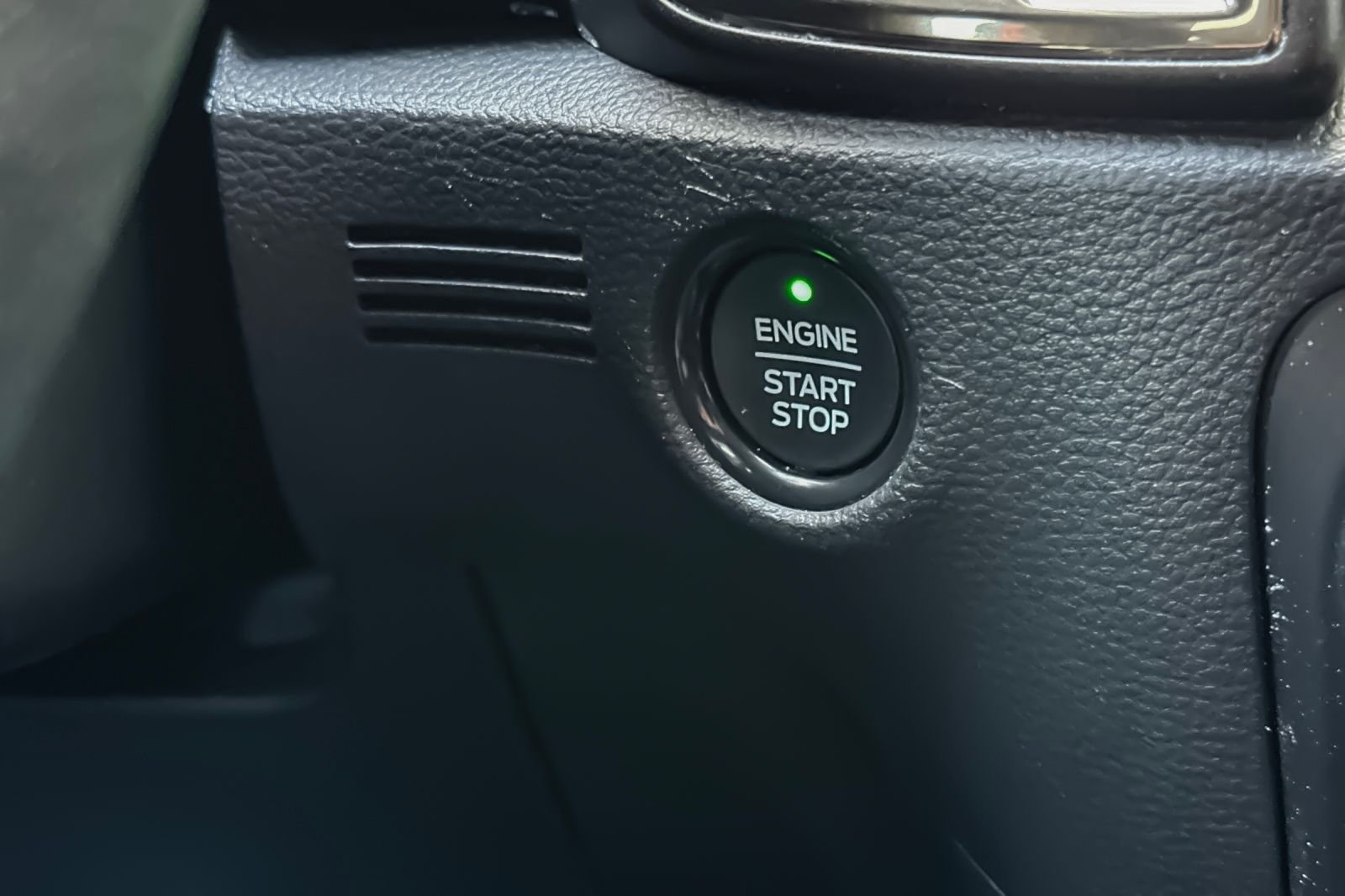 Used 2022  Ford Lariat image 21