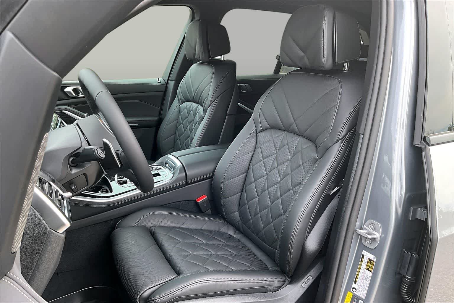 New 2026 Skyscraper Grey Metallic BMW xDrive50e image 7