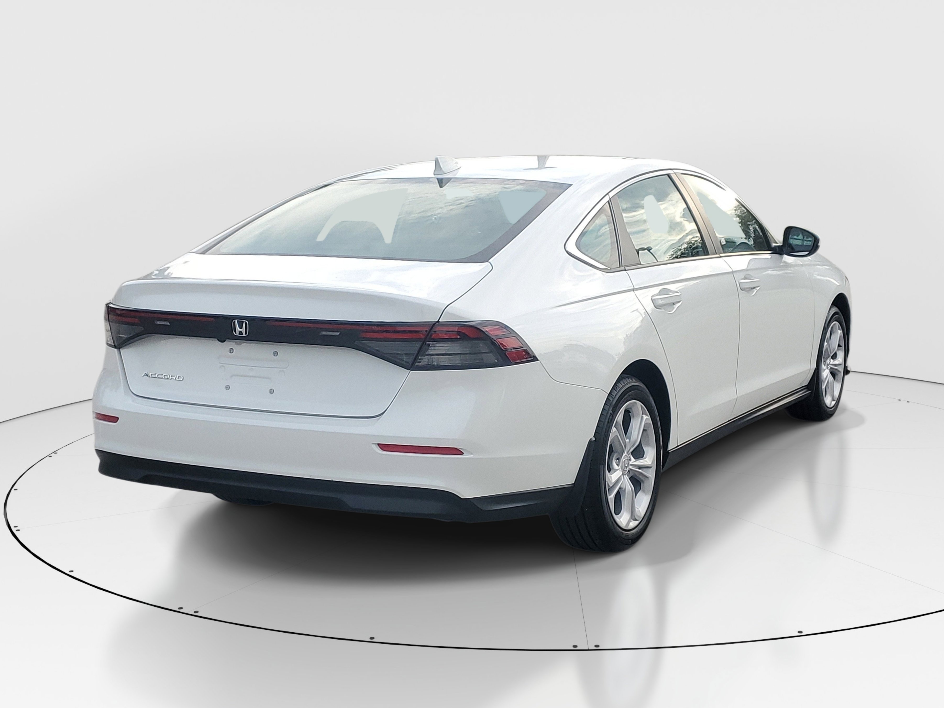 Used 2025 Platinum White Pearl Honda LX image 7