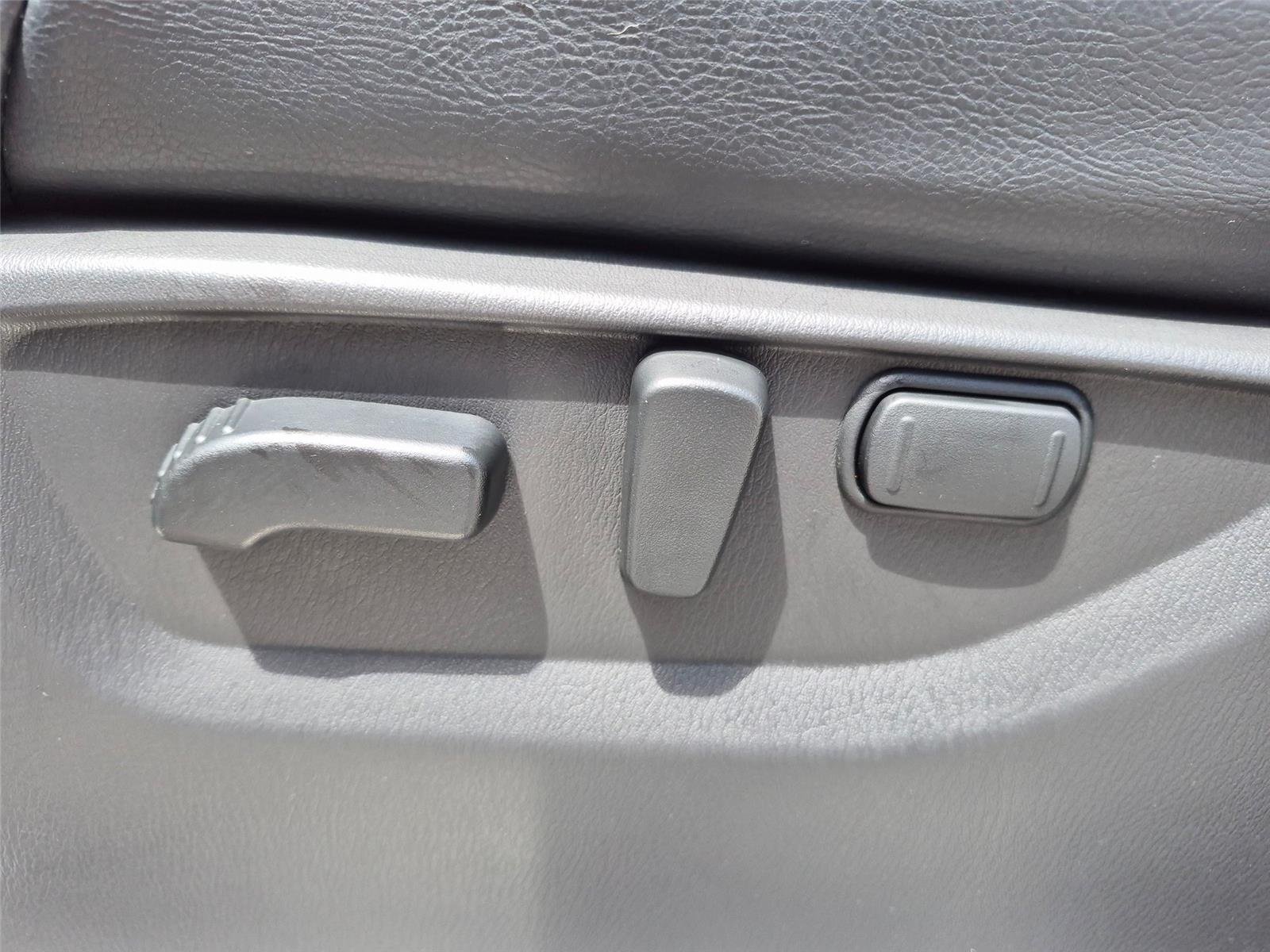 Used 2024 Aspen White Tricoat Nissan SL image 14