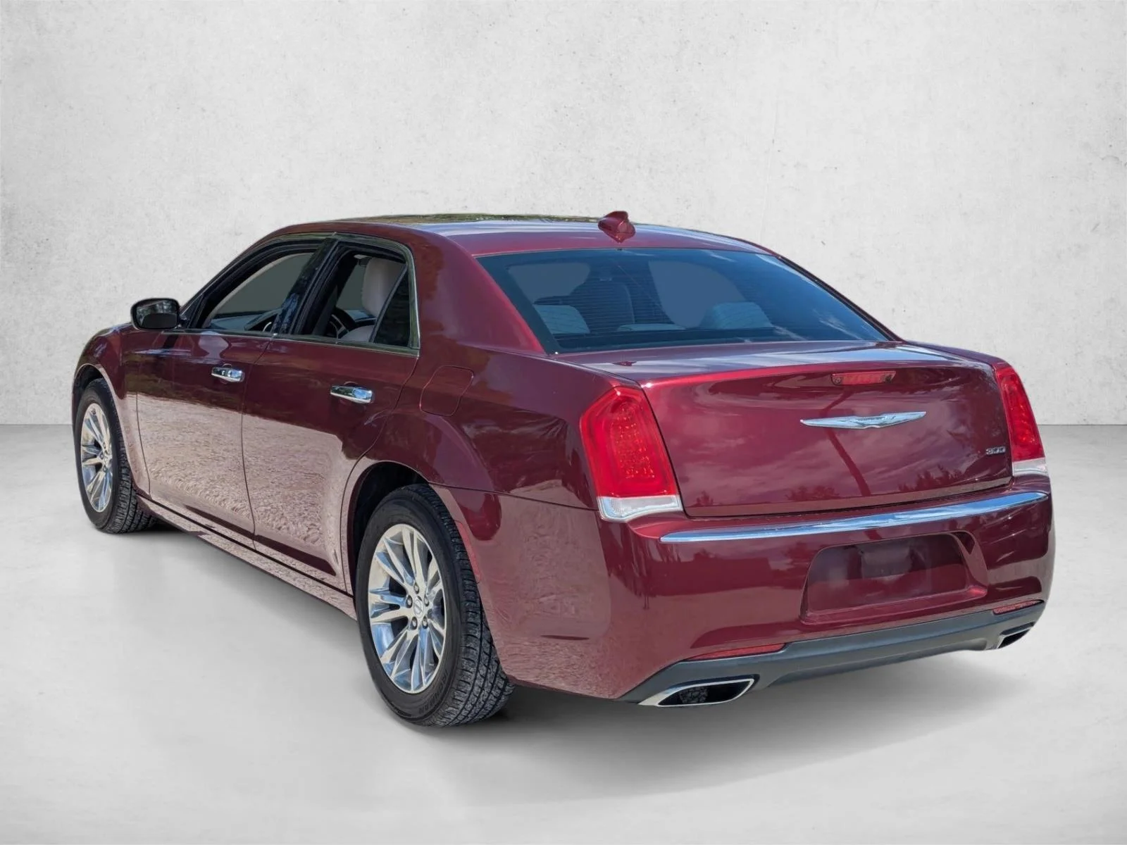 Used 2018 Velvet Red Pearlcoat Chrysler Touring L image 5
