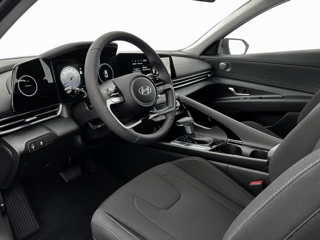 2025 Hyundai Elantra SEL - Photo 14
