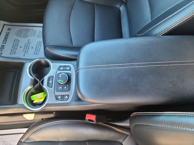 Used 2022 Summit White GMC AT4 image 25