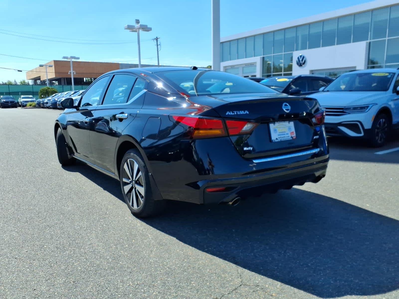 Used 2022 Super Black Nissan 2.5 SL image 7