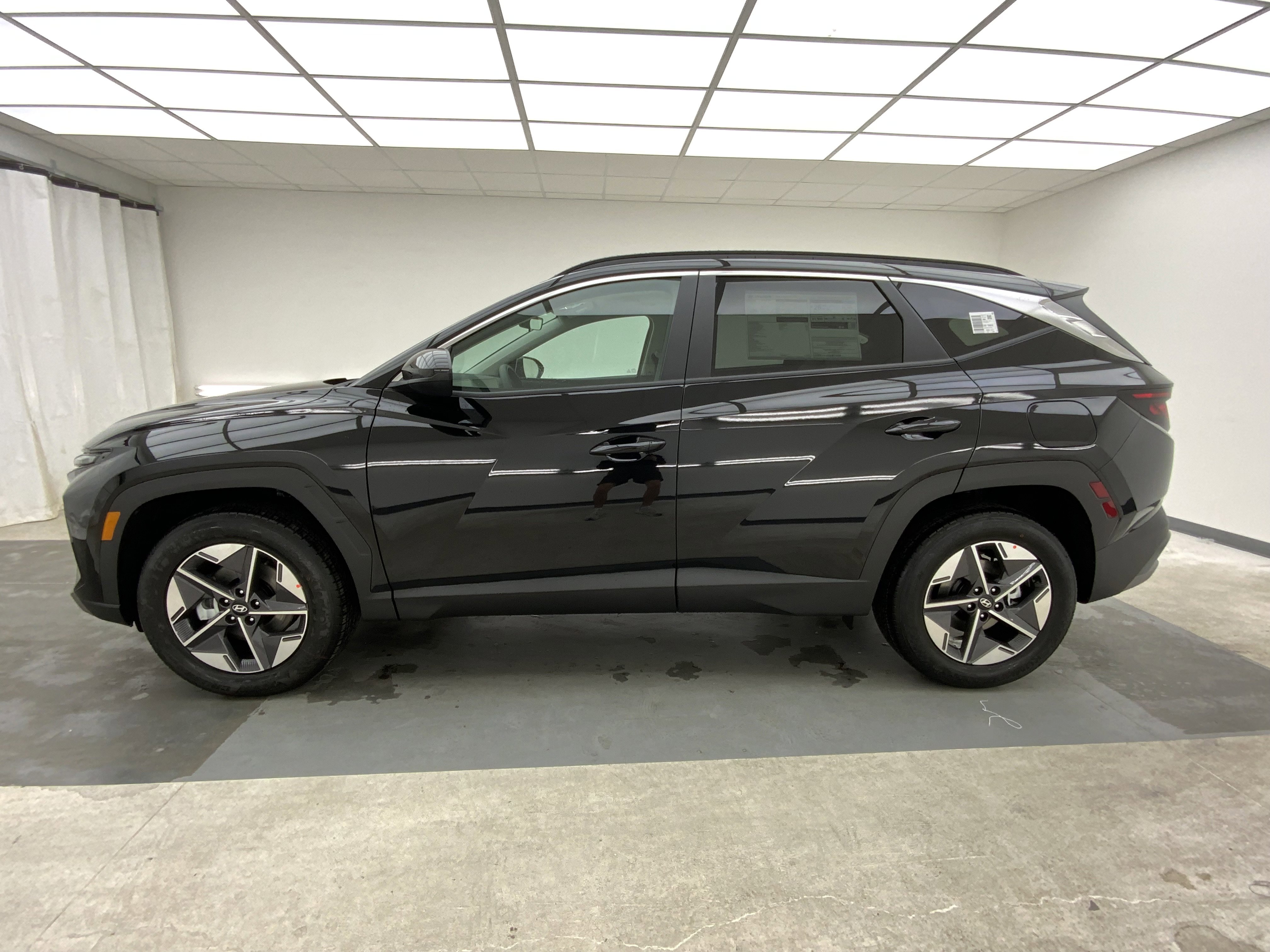 New 2026 Phantom Black Hyundai SEL image 2