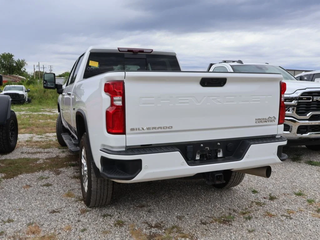 Used 2022 White Chevrolet High Country image 21