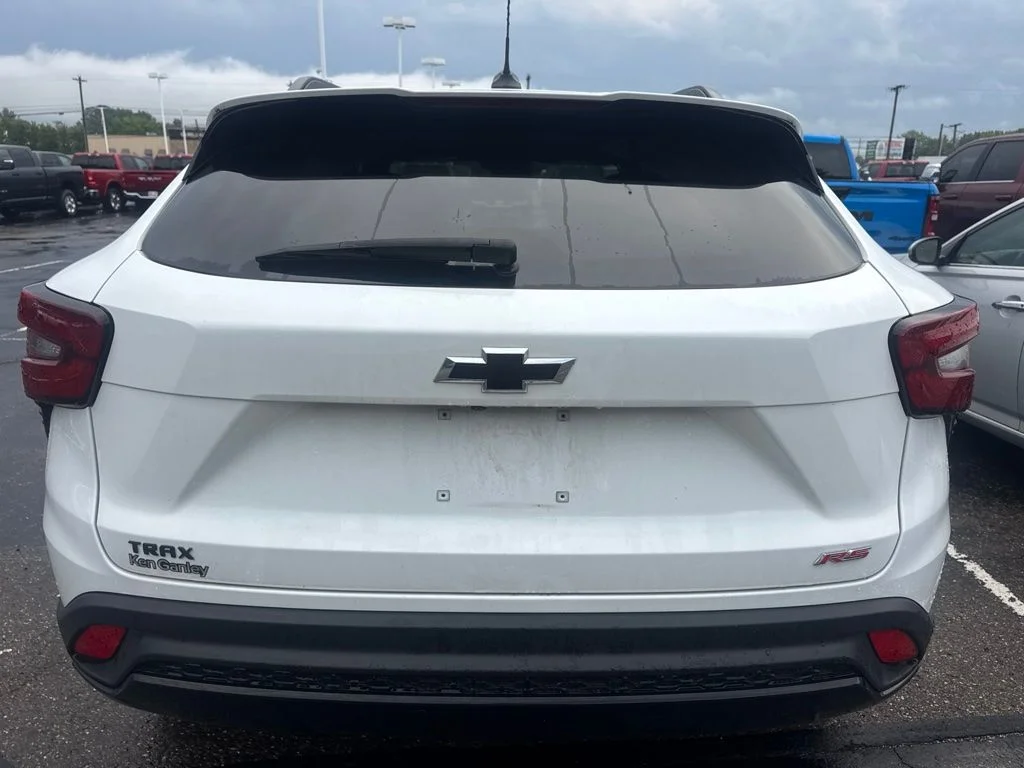 Used 2024 White Chevrolet 2RS image 12