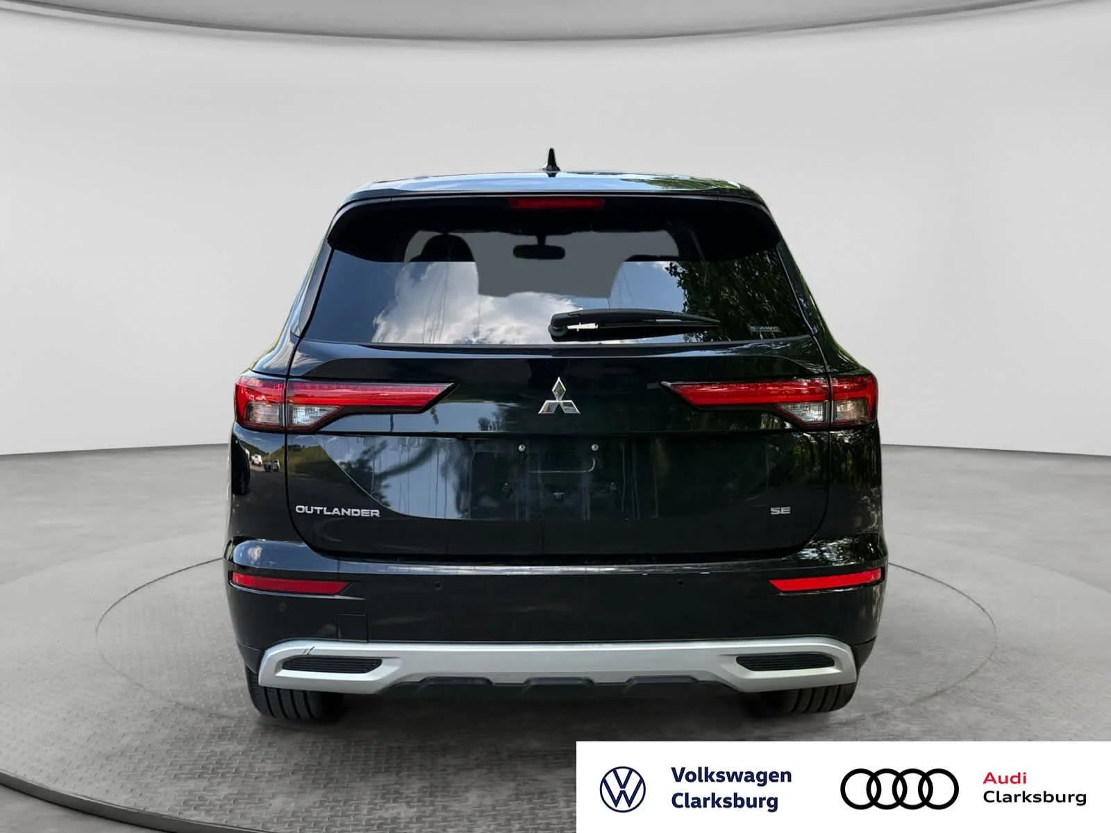 Used 2023 Labrador Black Pearl Mitsubishi SE image 6