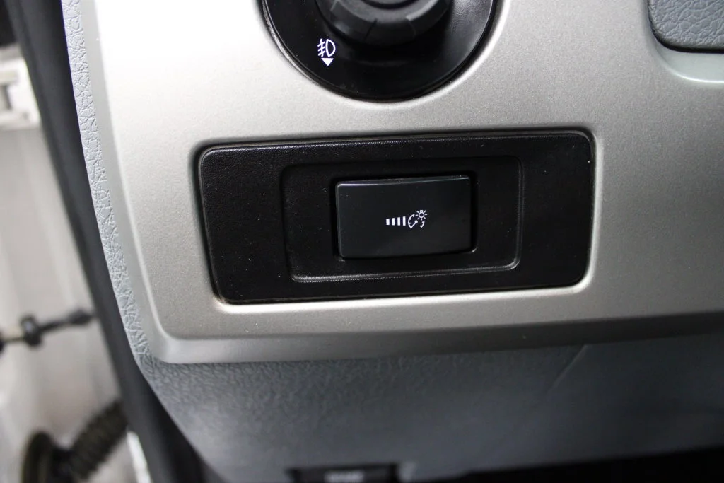 Used 2014 White Platinum Tri-Coat Metallic Ford Lariat image 18