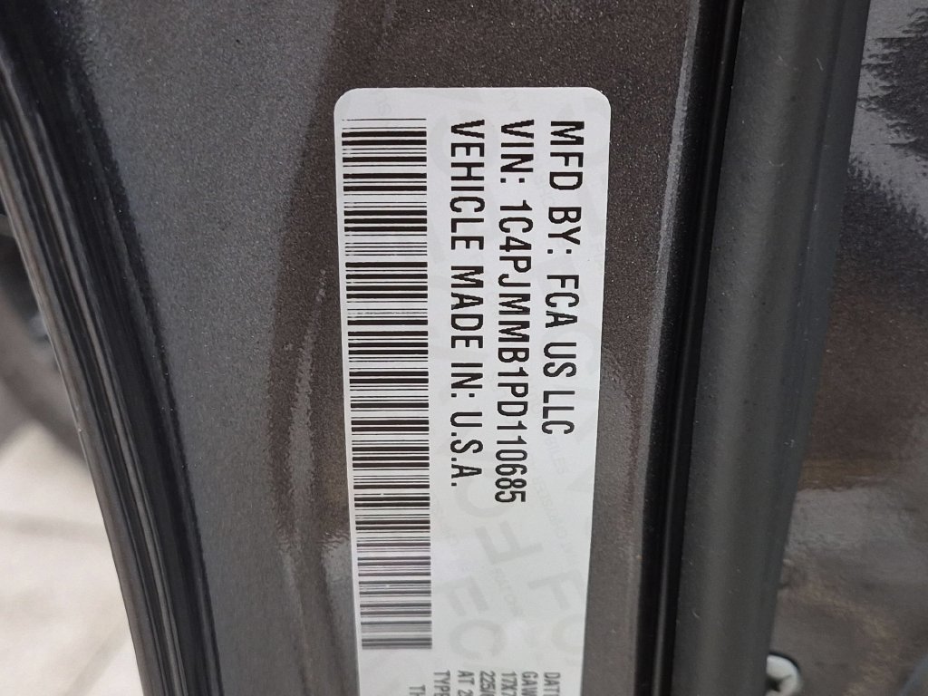 Used 2023 Gray Jeep Altitude image 30