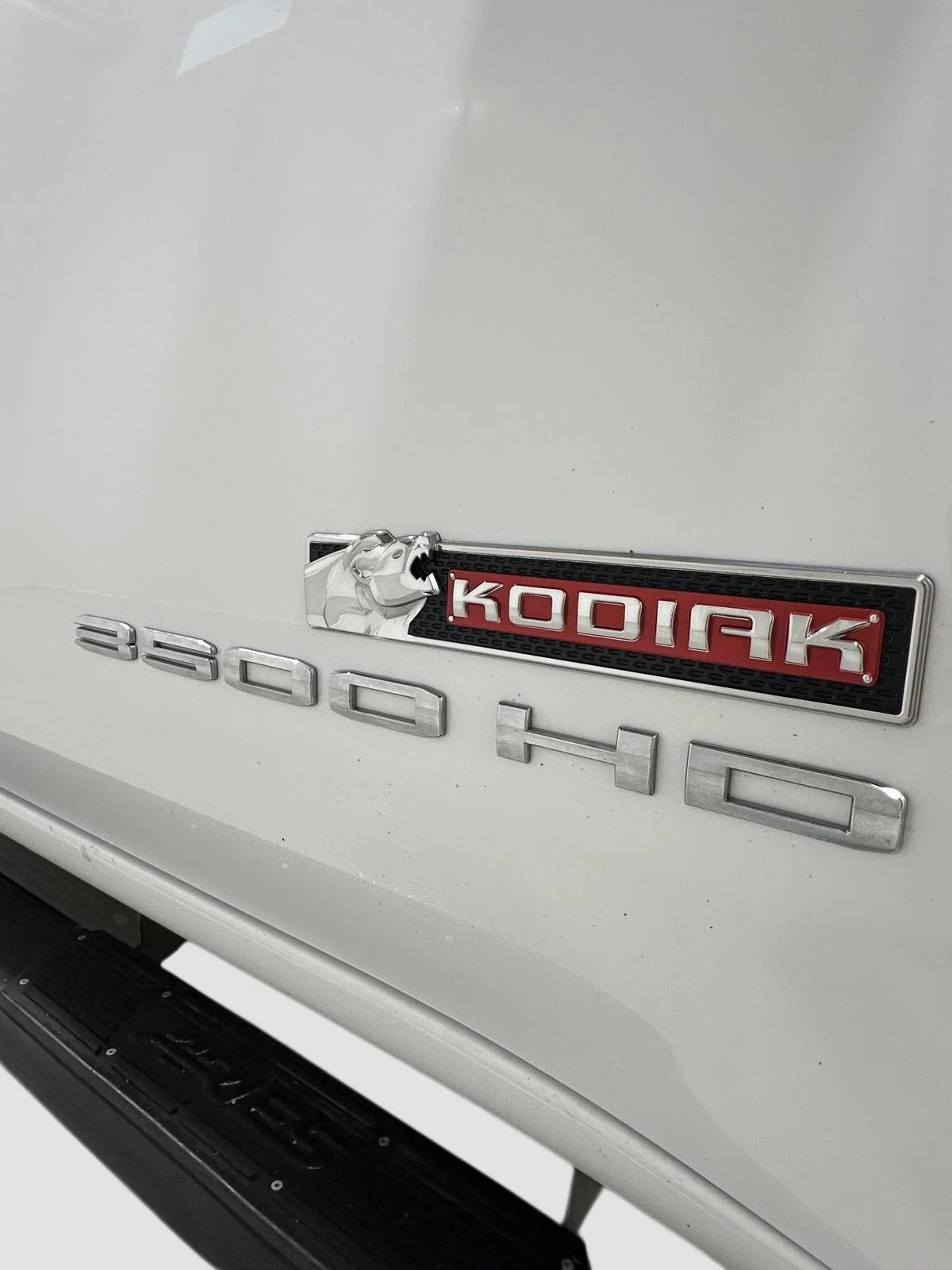Used 2023 Summit White GMC SLE DRW image 27