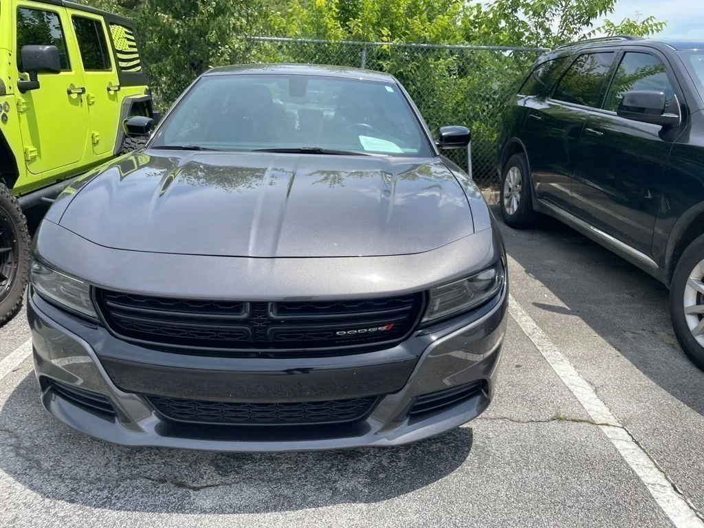 Used 2022 Gray Dodge SXT image 3