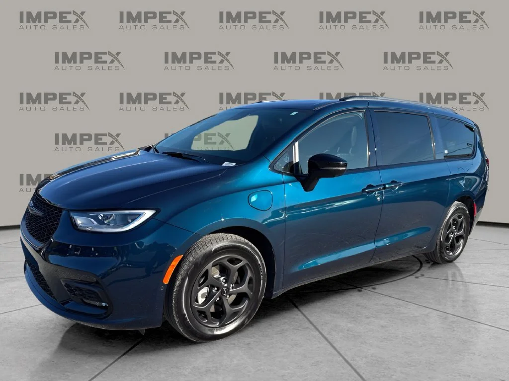 Used 2025 Blue Chrysler Select Premium S Appearance image 1