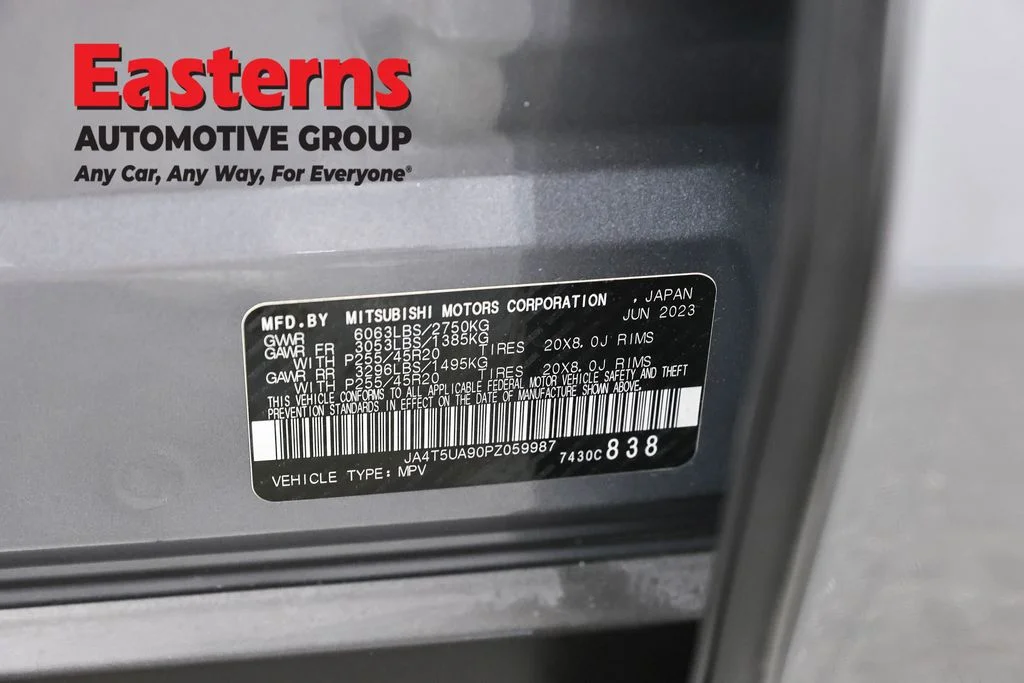 Used 2023 Silver Mitsubishi SE image 36