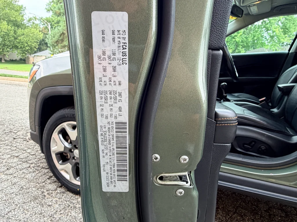 Used 2020 Olive Green Pearlcoat Jeep Limited image 33